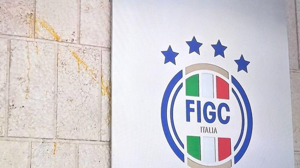 2026足球世界杯无插件直播-意大利点球大战不敌波黑后，意大利足协总部被人扔了鸡蛋